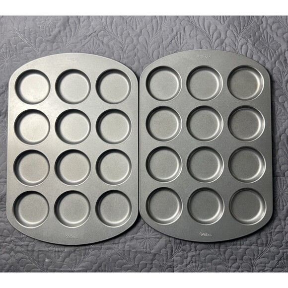 Wilton Muffin Pan Heavy Gauge Steel  12 Cup - 2 Pack Bakers Lot Cake Treats Home - Picture 1 of 8